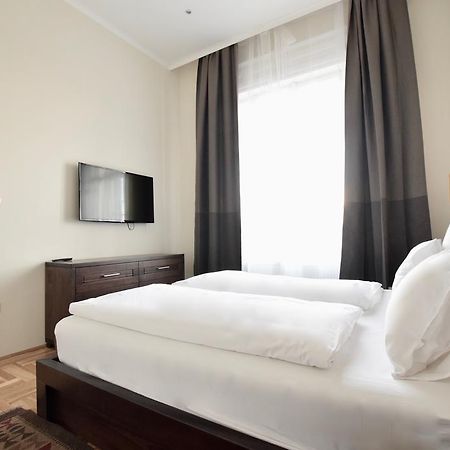 Luxury Apartment by Hi5 - Király street Suite Budapest Esterno foto