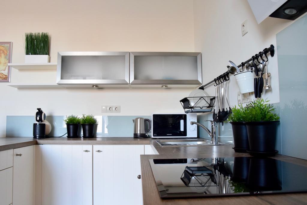 Luxury Apartment by Hi5 - Király street Suite Budapest Esterno foto