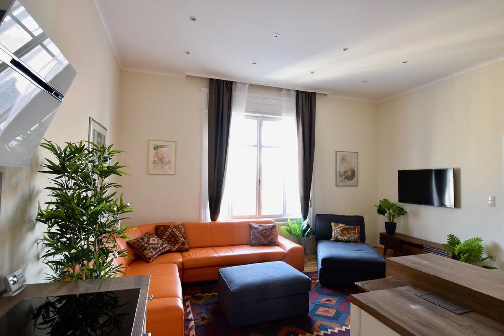 Luxury Apartment by Hi5 - Király street Suite Budapest Esterno foto