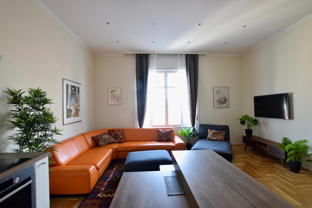 Luxury Apartment by Hi5 - Király street Suite Budapest Esterno foto