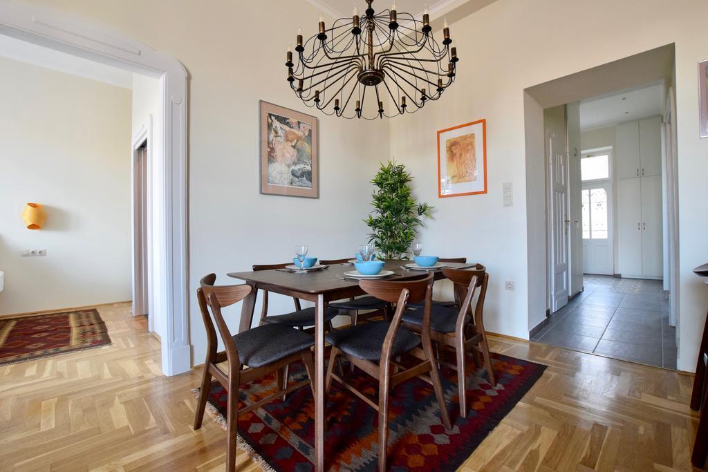 Luxury Apartment by Hi5 - Király street Suite Budapest Esterno foto