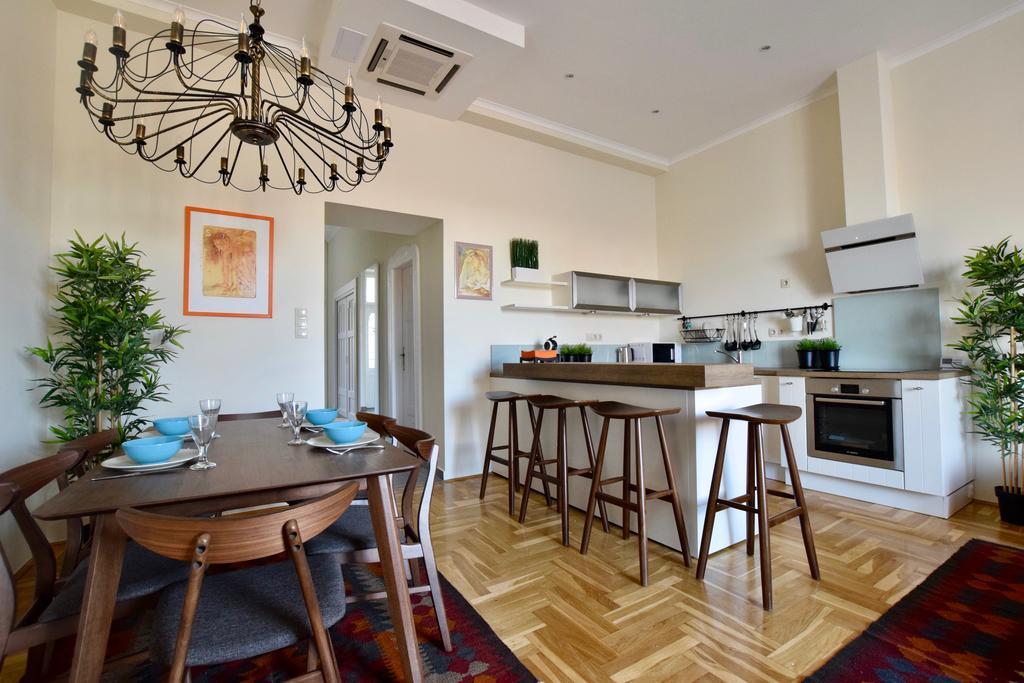 Luxury Apartment by Hi5 - Király street Suite Budapest Esterno foto