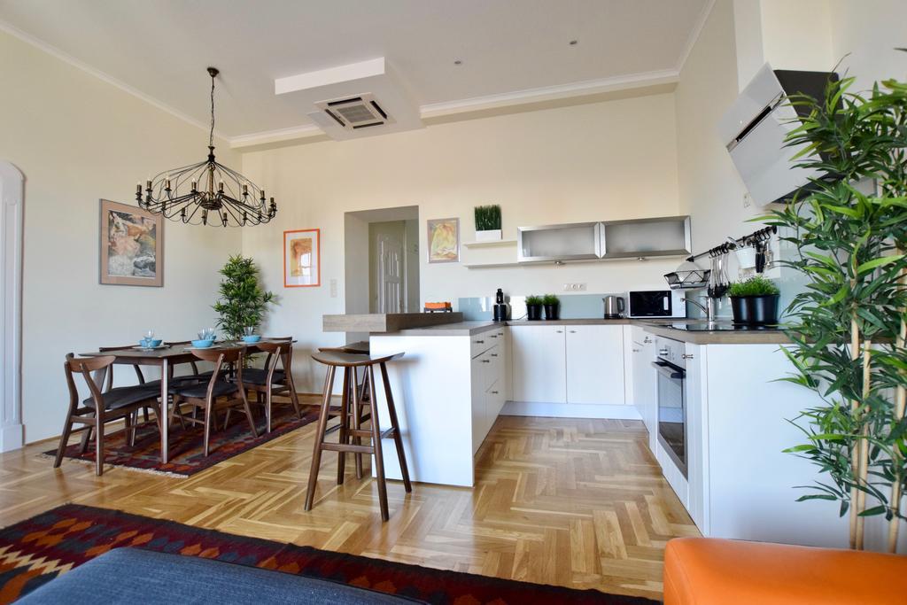 Luxury Apartment by Hi5 - Király street Suite Budapest Esterno foto