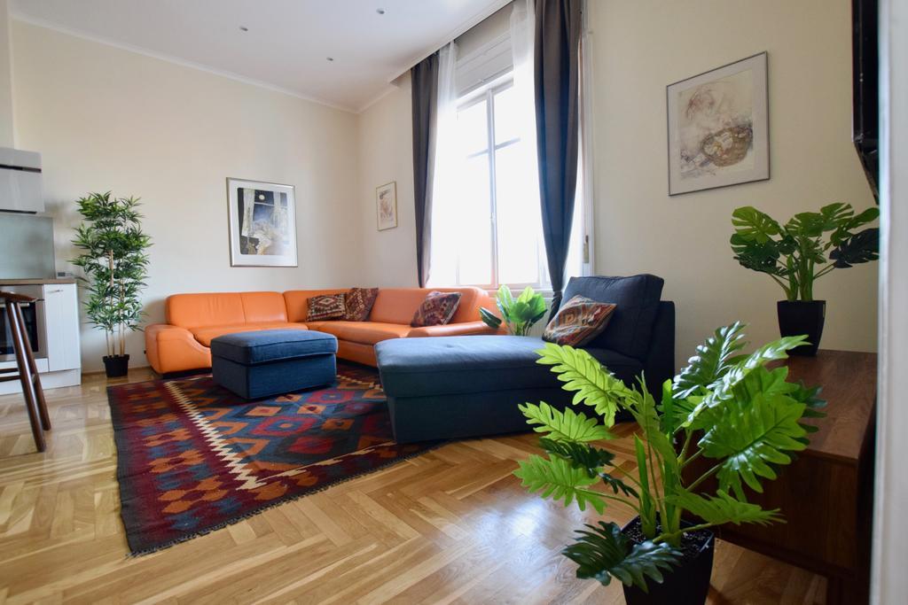 Luxury Apartment by Hi5 - Király street Suite Budapest Esterno foto