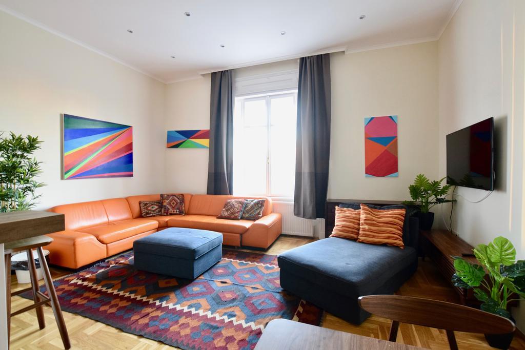 Luxury Apartment by Hi5 - Király street Suite Budapest Esterno foto
