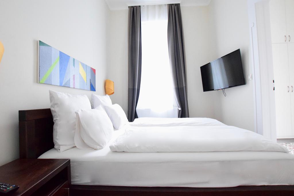Luxury Apartment by Hi5 - Király street Suite Budapest Esterno foto