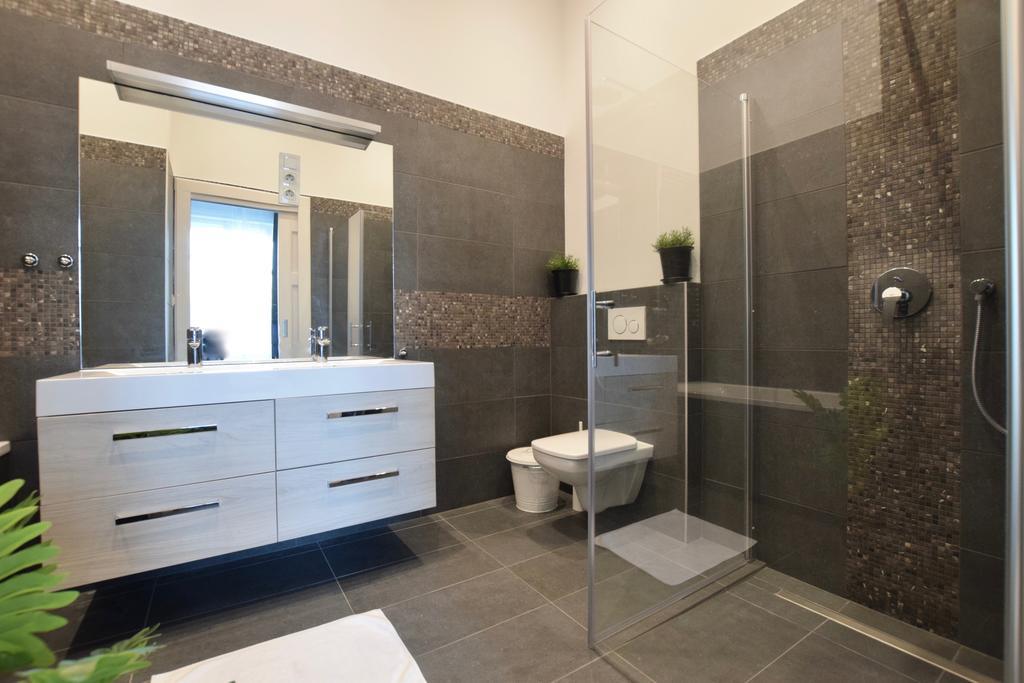 Luxury Apartment by Hi5 - Király street Suite Budapest Esterno foto